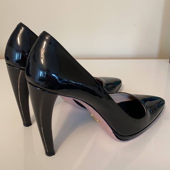 Authentic Prada black patent leather pumps Size 39 - Picture 3 of 9